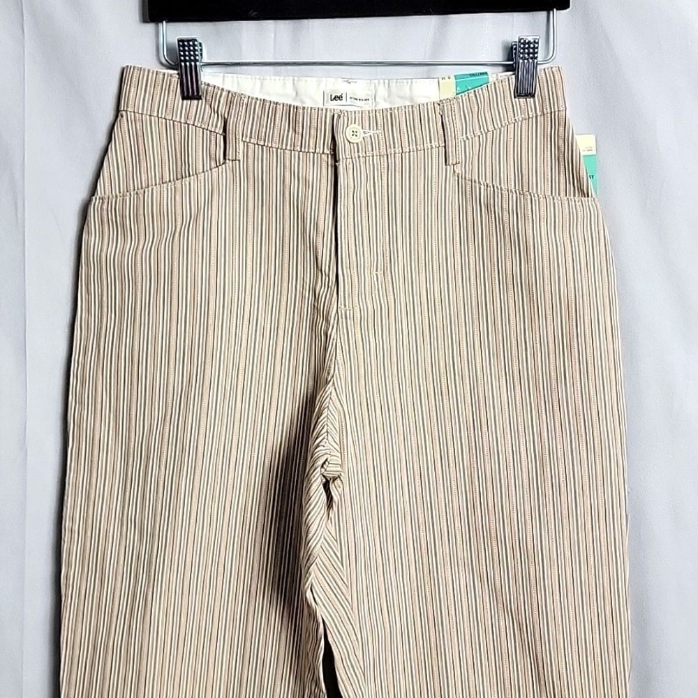 🖤5/$20🖤 LEE.. striped mid length capri..